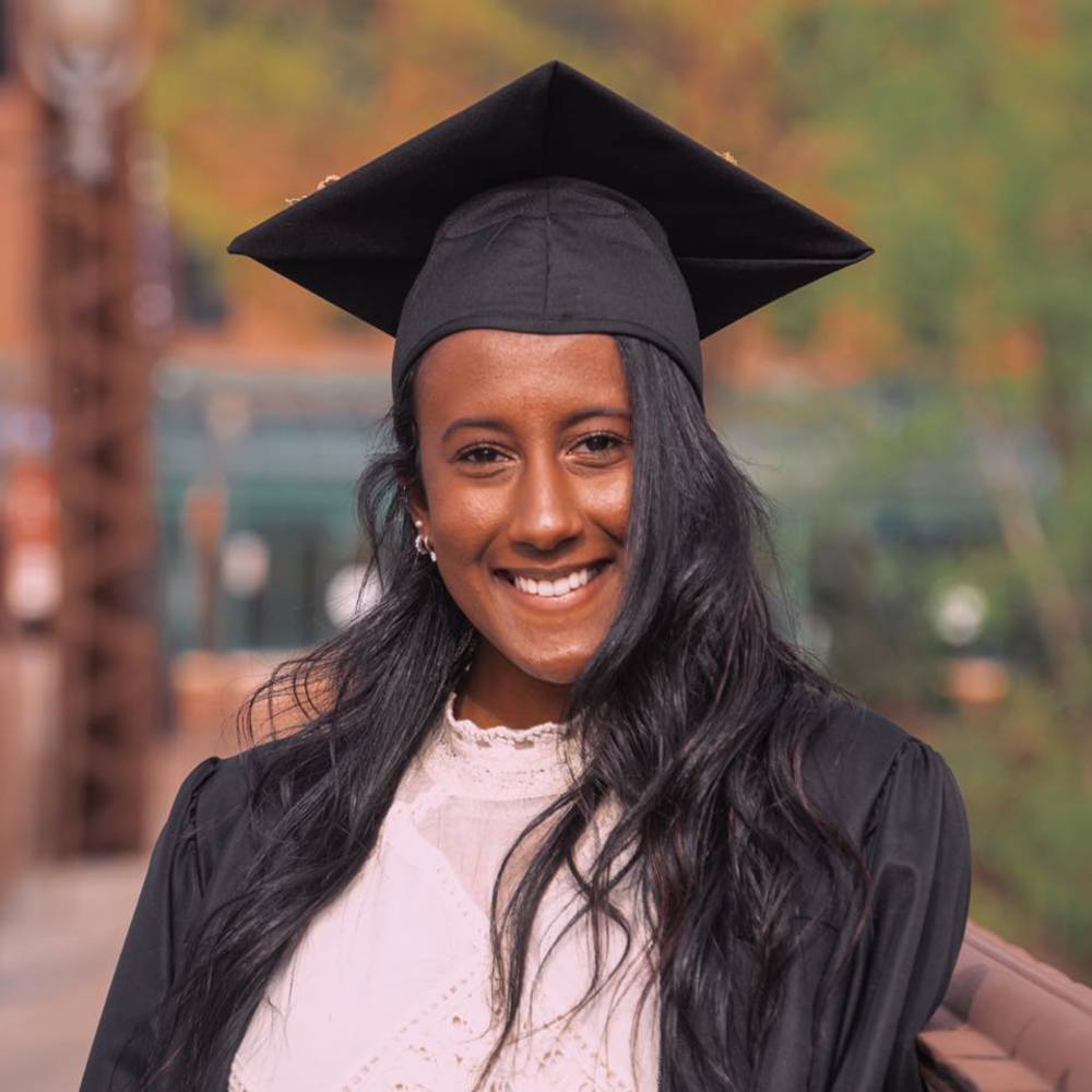 Meet your Posher, Lucia